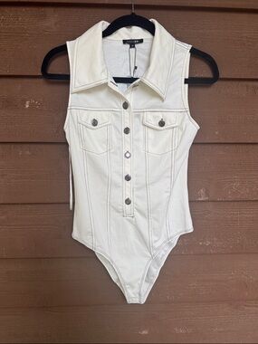 Papermoon Cream Sleeveless Button-Front Bodysuit with Pointed Collar size Medium